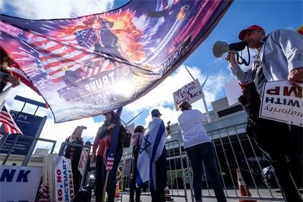 Tòa án Mỹ bác yêu cầu khôi phục lệnh cấm nhập cảnh của Tổng thống Trump