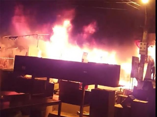 Trung tâm thương mại bốc cháy, thiệt hại hàng tỷ đồng