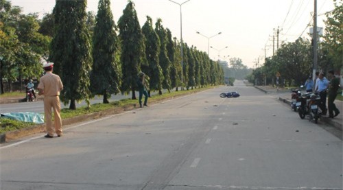 Va chạm xe máy kinh hoàng, đôi nam nữ chết thảm