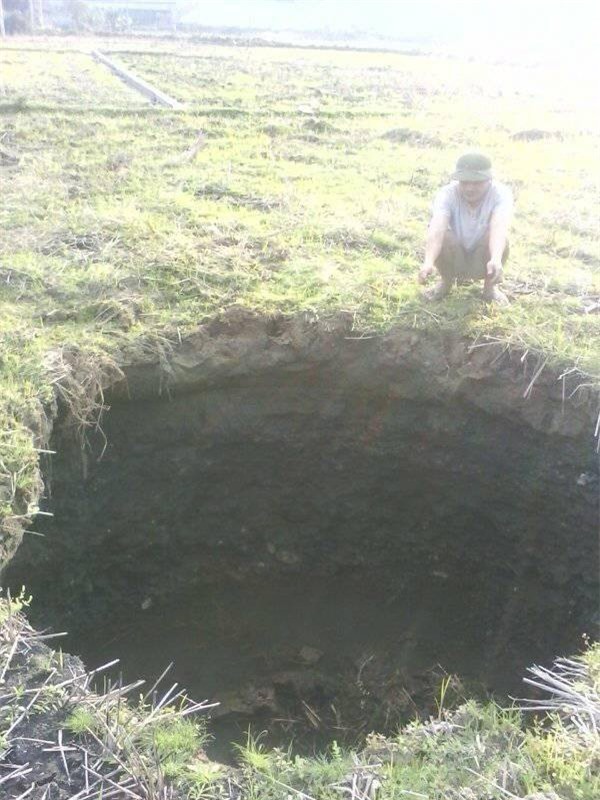 Hàng loạt "hố tử thần" xuất hiện ở Bắc Kạn