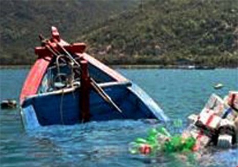 Khởi tố lái ghe chở 34 người bị lật khiến 2 nạn nhân tử vong