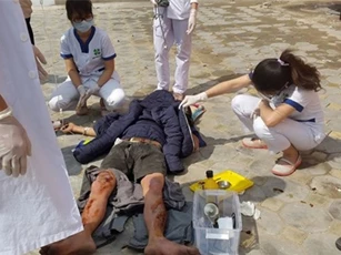 Thùng phuy nổ như bom, thợ hàn gãy 2 chân nhập viện