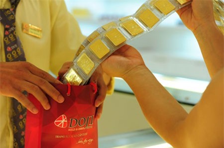 Vàng SJC rơi về mốc 37 triệu đồng sau ngày Thần Tài
