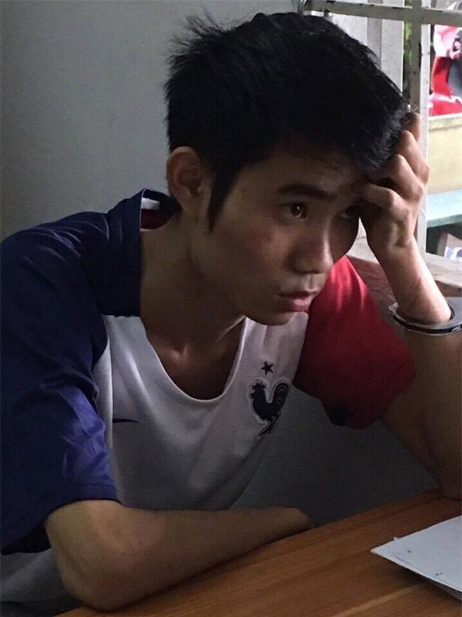 Lái xe taxi nhanh trí thoát khỏi tên cướp khi bị siết cổ