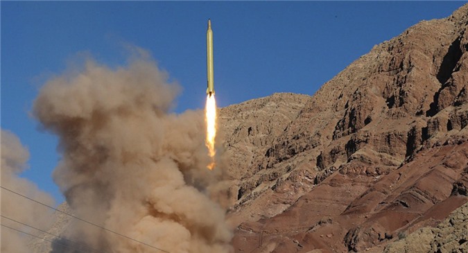 Tehran lại thử tên lửa giữa lúc Trump và Iran "khẩu chiến" gay gắt