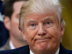 Tỷ lệ ủng hộ Donald Trump chạm mức thấp mới