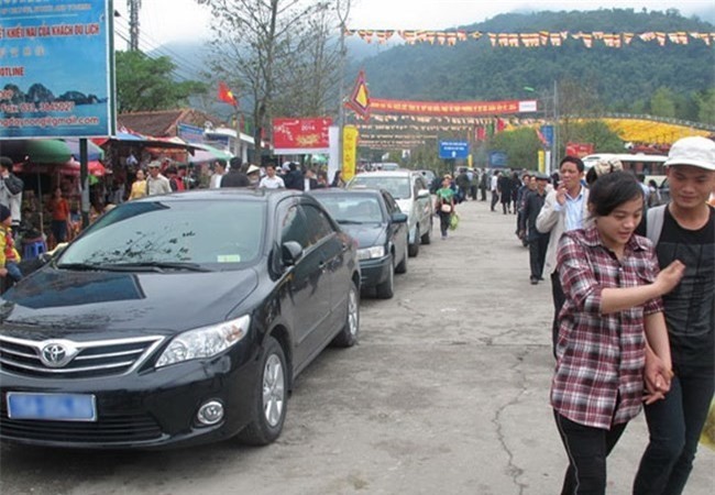 Xử lý nghiêm vụ cán bộ BHXH đi lễ trong giờ làm việc