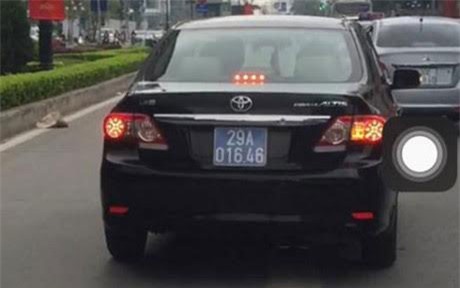 Lấn làn BRT, lái xe biển xanh bị tước bằng lái