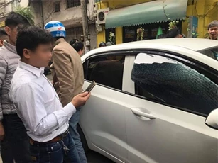 Bóng bay nổ làm vỡ kính ôtô, một bé gái bị bỏng nặng