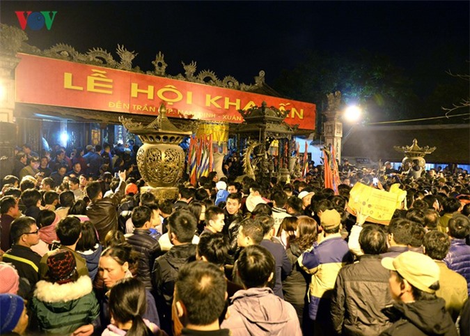 "Nghẹt thở" đêm khai ấn Đền Trần