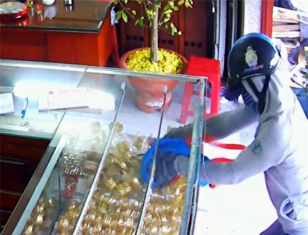Thông tin mới nhất vụ "nữ quái" trộm vàng tại tiệm kim hoàn