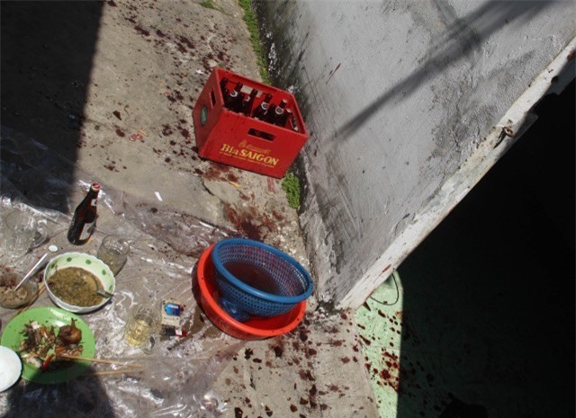 Bức xúc chồng đi nhậu, vợ dùng vỏ chai bia đâm chồng 