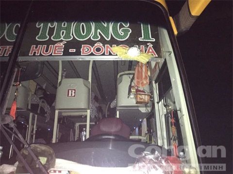 Đã tìm được hung thủ ném đá xe khách ở Kom Tum