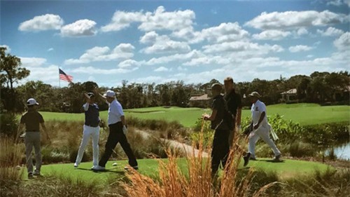 Ông Trump và Thủ tướng Nhật Abe chơi golf hơn 3 giờ