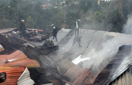 Cháy cơ sở sản xuất hương trầm, 2 người bị thương