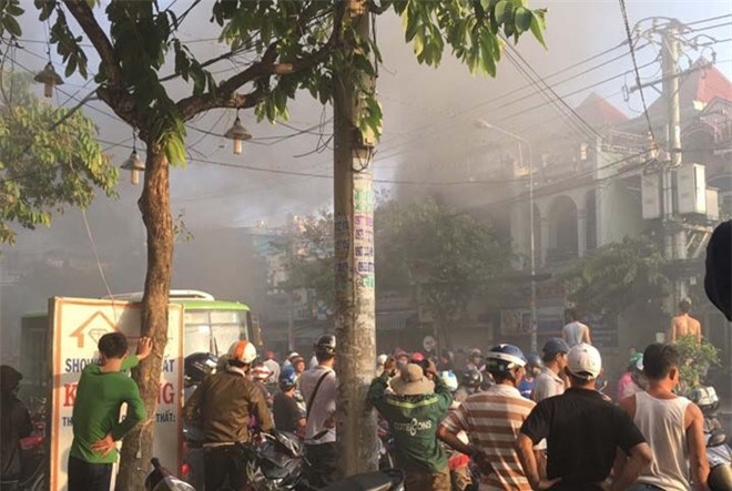 Cửa hàng gấu bông cháy rụi trước ngày Valentine