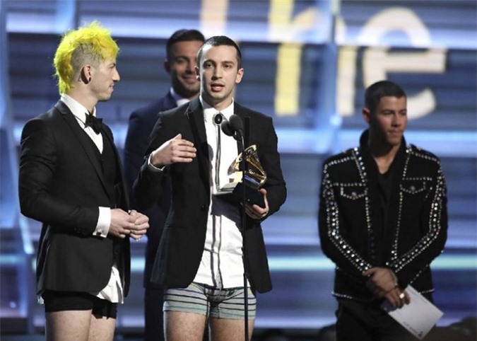 Grammy 2017: Những tình tiết gây sốc 