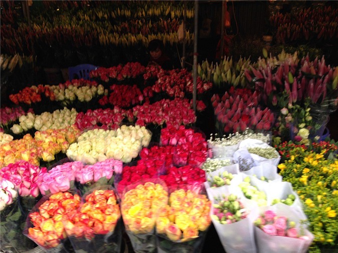 Hoa sáp cả triệu đồng, socola độc đáo cho ngày Lễ Tình nhân