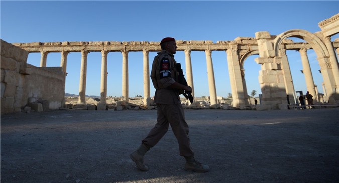 Không quân Nga yểm trợ, quân đội Syria tấn công IS ở Palmyra