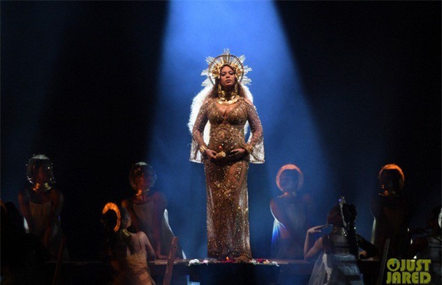 Lễ trao giải Grammy 2017: Beyoncé mang bụng bầu lên sân khấu