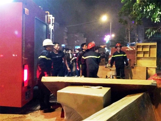 "Bà hỏa" thiêu rụi cửa hàng gỗ nội thất ở Móng Cái