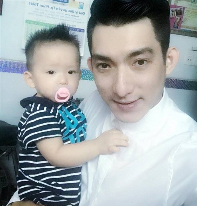 Chồng cũ Phi Thanh Vân khoe ảnh "vui sướng" gặp con trai 