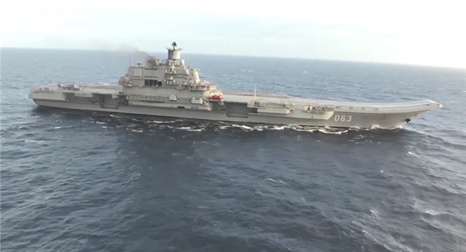 Hơn 50 tàu NATO "bám đuôi" tàu sân bay Nga trên đường tới Syria
