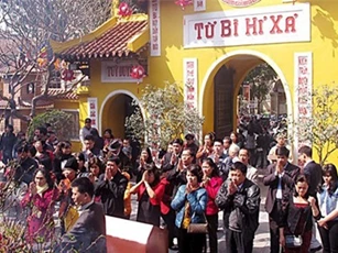 Thông tin mới nhất vụ 20 cán bộ Sở Y tế Bình Định nghỉ việc đi lễ