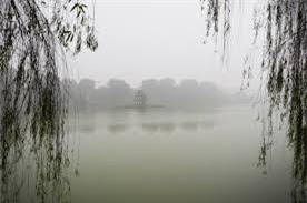 Bắc Bộ mưa rét, Hà Nội chìm trong sương mù buổi sớm