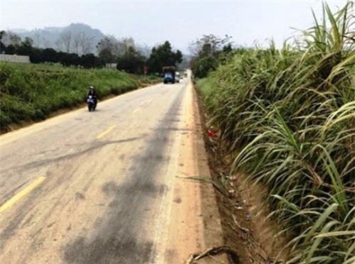 Hai xe máy đối đầu, 4 người tử vong