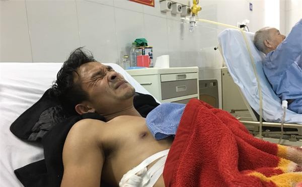 Người bị đâm trọng thương khi cứu cô gái gặp TNGT nói gì?