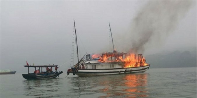 Vụ cháy tàu trên vịnh Hạ Long: Tạm dừng hoạt động tất cả tàu Bhaya 