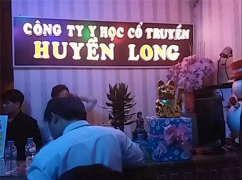 Triệt phá ổ massage, tiếp viên khỏa thân "phục vụ" khách