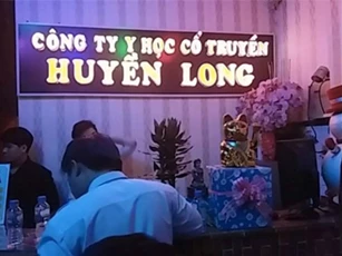 Triệt phá ổ massage, tiếp viên khỏa thân "phục vụ" khách