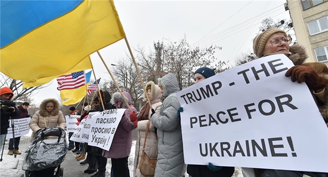 Ukraine "đáp lời" tuyên bố của Donald Trump về Crimea 
