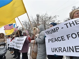 Ukraine "đáp lời" tuyên bố của Donald Trump về Crimea