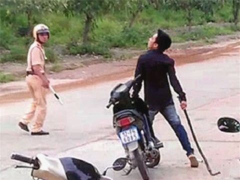 Bị xử lý vi phạm, thanh niên côn đồ dọa giết CSGT