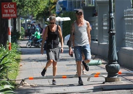 Lắp barie trên vỉa hè có vi phạm luật giao thông?