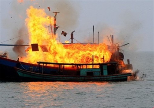 Nổ bình gas, 12 ngư dân gặp nạn trên biển