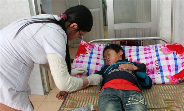 Vụ 8 người chết ở Lai Châu: Trẻ em không uống rượu vẫn ngộ độc 