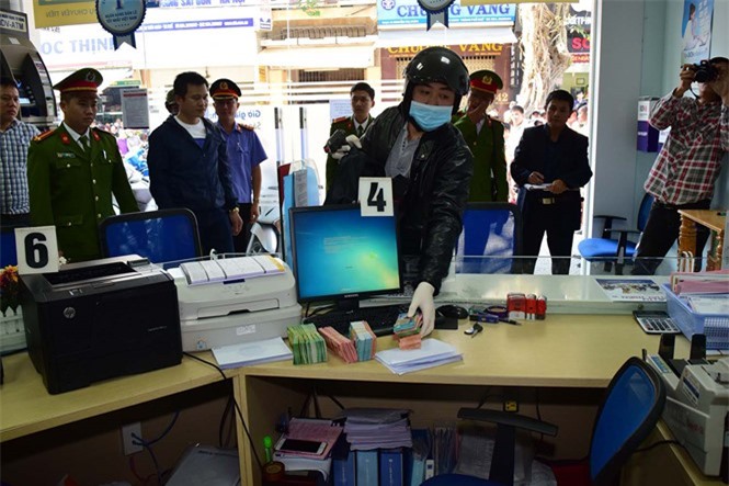 Dựng lại hiện trường vụ cướp ngân hàng BIDV chi nhánh Huế