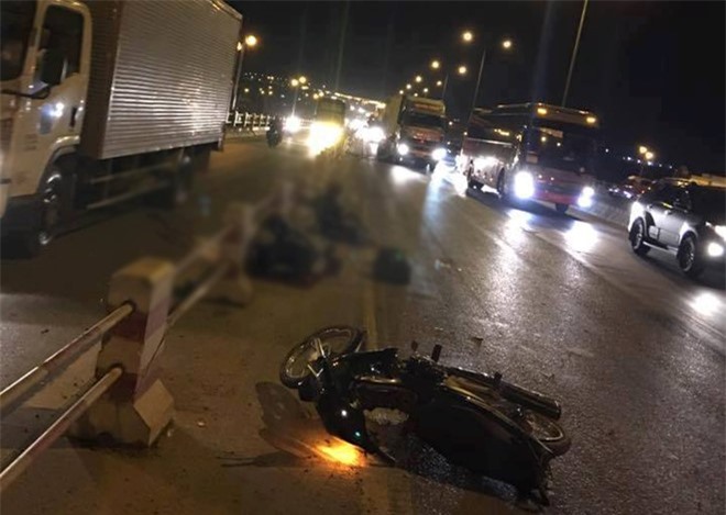 Chạy vào làn ôtô, 2 thanh niên bị xe tải tông chết tại chỗ