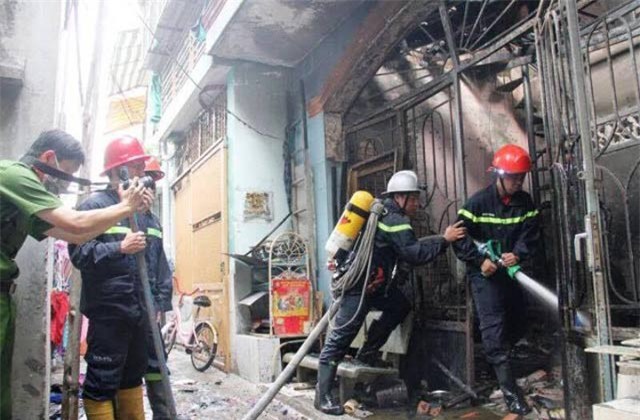 Xin tiền cha bất thành, "nghịch tử" phóng hỏa đốt nhà