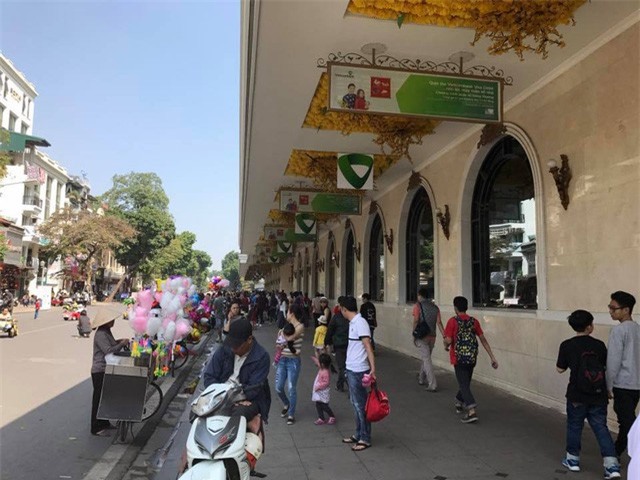 Lừa khách mua tăm từ thiện 500.000 đồng/gói ở Hồ Gươm