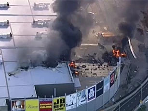 Australia: Máy bay đâm vào trung tâm thương mại, có thể không ai sống sót