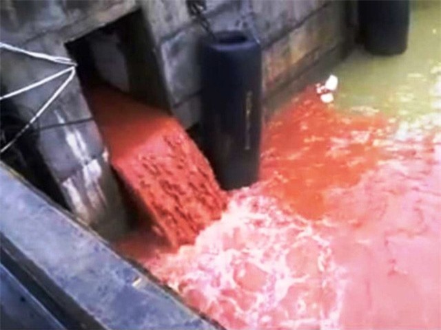 Bác thông tin Formosa xả nước thải màu đỏ