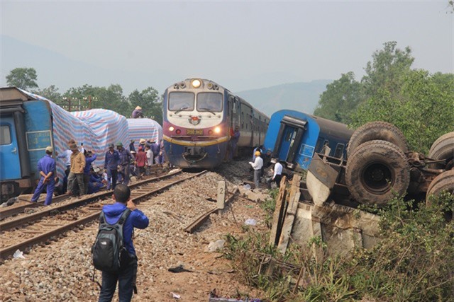 Đường sắt Bắc - Nam chính thức thông tuyến sau tai nạn kinh hoàng