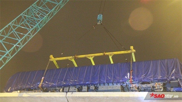 Người dân trắng đêm xem tàu Cát Linh - Hà Đông lên ray