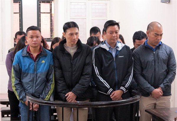 Vụ gắn chíp gian lận ở cây xăng Trần Khát Chân: 16 bị cáo lĩnh án