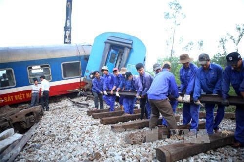 Vụ tai nạn tàu hỏa ở Huế: Dự kiến sáng 21/2 sẽ thông tàu trở lại